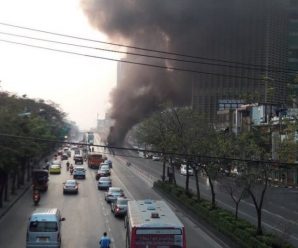 ปิดจราจร“สะพานไทย-เบลเยี่ยม”เหตุเพลิงไหม้ใต้สะพาน ทำรถติดขัดหนัก