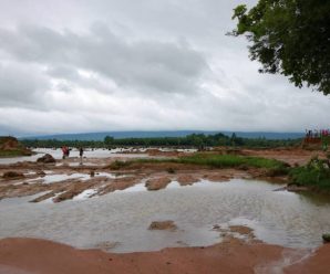 ชาวสกลฯโพสต์ภาพถามกรมชลฯ ทำไมไม่ยอมรับว่าฝายอ่างเก็บน้ำแตก