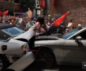 ระทึก! รถพุ่งชนกลุ่มผู้ชุมนุมใน ‘ชาร์ล็อตวิลล์’ ดับ 1 เจ็บนับสิบ ผู้ว่าเวอร์จิเนียประกาศภาวะฉุกเฉิน (ชมคลิป)