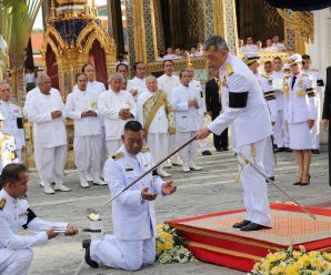 ในหลวง ทรงเททองหล่อพระพุทธรูปประจำพระชนมพรรษา พระราชินี ในรัชกาลที่ 9 
