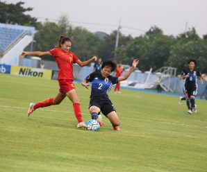 “ดร.อมร-วูบินหลิน”ร่วมให้กำลังใจนักบอลหญิงจีน 16 ปีโม่แข้งกับสาวยุ่น