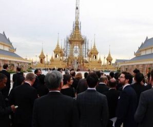 คณะทูต 65 ประเทศ เข้าเยี่ยมชมพระเมรุมาศ-ราชรถ ในหลวง ร.9