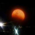 ชมภาพ“จันทุปราคา”ดวงจันทร์เต็มดวงสีแดงอิฐ ทั่วไทย