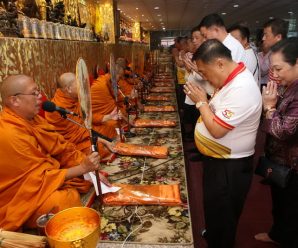 “คุณพรเทพ”นำสมาชิกสมาคมตระกูลเฮ้งฯ ทำบุญ”หลวงพี่น้ำฝน”