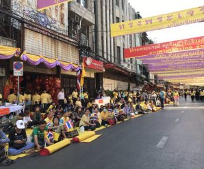 เยาวราชสุดคึกคัก ‘ในหลวง-ราชินี’ เสด็จฯ ครั้งแรก ปชช.หลั่งไหลเฝ้าฯ ชมพระบารมีใกล้ชิด