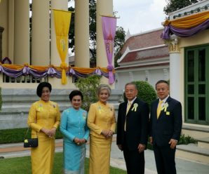 ดร.อมร-พวงเพชร-บุญยงค์-มัทนา เข้ารับพระราชทานของที่ระลึกจาก ในหลวง ร.10