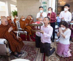 ดร.อมร-สุชาติ พร้อมสมาชิกชมรมนักธุรกิจโชคดี ร่วมทำบุญขึ้นบ้านใหม่ “ชูเจี้ยน แซ่เจิ้น”