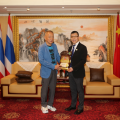ประธาน Qi Xiaoyun จากหอการค้าเจ้อเจียงในประเทศไทย เข้าอวยพรตรุษจีน 2023 “ดร.อมร”