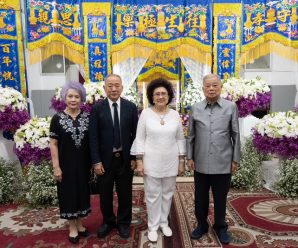 ดร.อมร-พวงเพชร​ ร่วมสวดอภิธรรม​ “สุรินทร์​ นภาพฤกษ์ชาติ”​สามี​”ลัดดา​ นภาพฤกษ์​ชาติ” ณ​ วัดเทพศิรินฯ