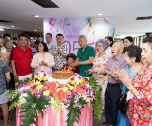 ดร.อมร-คุณพวงเพชร ร่วมอวยพรวันเกิดครบรอบ 95 ปี คุณศรีสุข จักษ์ตรีมงคล (พี่สาว)