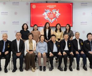 ครอบครัวอภิธนาคุณ-เลิศธีรพงศ์-นัดพบสุข มอบเงินสร้างระเบียงศาลเจ้าไต้ฮงกงหยกขาว มูลนิธิปอเต็กตึ๊ง