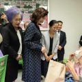 เหมียว ไห่เยี่ยน ภริยาทูตจีน ร่วมบริจาคเงิน-สิ่งของให้มูลนิธิมิตรภาพสงเคราะห์บ้านพักคนชราหญิง