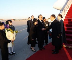 ในหลวง-พระราชินี เสด็จฯ ถึงสาธารณรัฐประชาชนจีน ในโอกาสเสด็จฯ เยือนอย่างเป็นทางการ