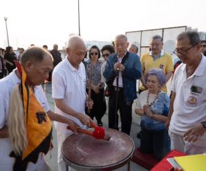 ดร.ครองพล ceo เครือเเกเล็คซี่กรุ๊ป นำพนักงาน ทำพิธีเปลี่ยนต้นไผ่ ประจำปี 2569