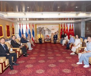 ดร.อมร-ผู้บริหารสมาพันธ์รวมใจชาวจีนทั่วโลกฯ ต้อนรับสมาคมส่งเสริมวัฒนธรรมและการท่องเที่ยวเมืองเซินเจิ้น