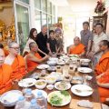 ดร.อมร-คุณพวงเพชร นำครอบครัวอภิธนาคุณ ทำบุญครบ 977 วัน อุทิศกุศลให้ท่านสิทธิศักดิ์ วนะชกิจ