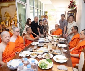 ดร.อมร-คุณพวงเพชร นำครอบครัวอภิธนาคุณ ทำบุญครบ 977 วัน อุทิศกุศลให้ท่านสิทธิศักดิ์ วนะชกิจ