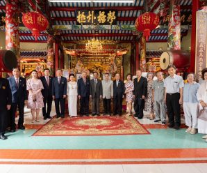 ดร.อมร​-พวงเพชร​ อภิธนาคุณ​ ร่วมงานบุญทิ้งกระจาด​ ศาลเจ้าเล่าปุนเถ้ากง​ (ทรงวาด)​